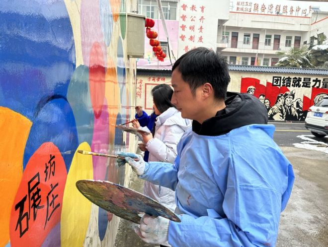 “返乡”情浓 “熊猫体育平台头雁”领飞——镇平县人才回归赋能乡村振兴剪影(图1)