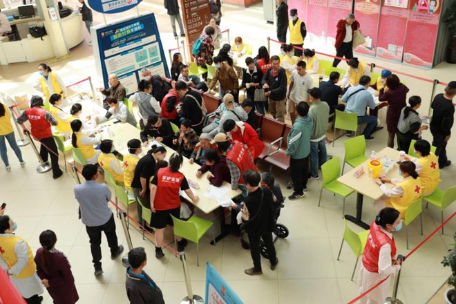 市级红十字冠熊猫体育平台名医疗机构开展“红十字博爱周”主题宣传活动剪影(图2)