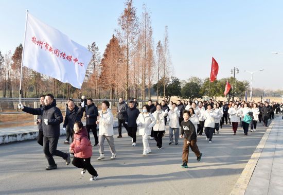 扬州举行2025年元旦迎新长跑活动