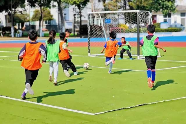 锦小体育校园足球班级联赛开赛啦！