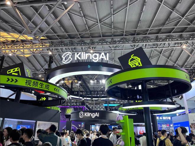 “AI降低了创作门槛让大众也能参与艺术创作”