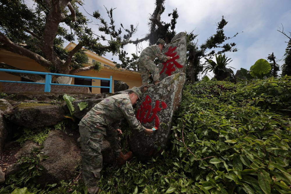 在山巅“走向深蓝”——南部战区海军某观通站练兵备战记事(图5)