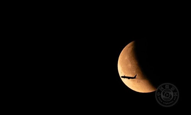 捕捉世界的偶然与诗意2025年世界街头摄影奖获奖公布（三）(图15)